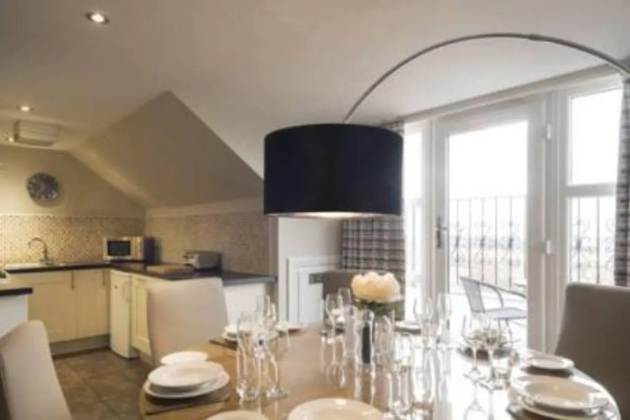 Fountain Court Apartments - Royal Garden Edinburgh Aparthotel