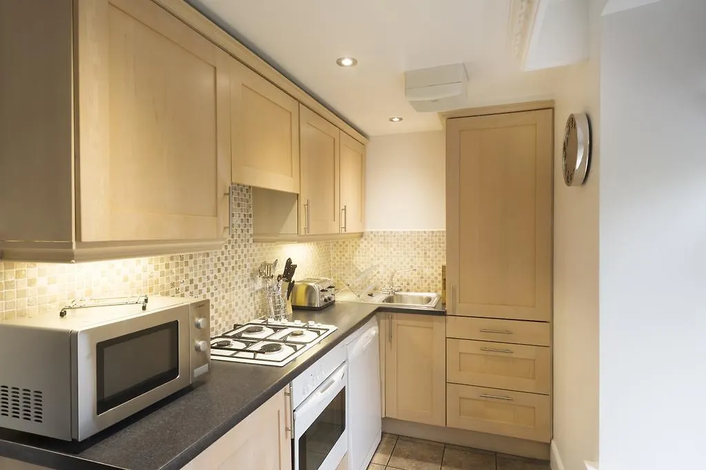 Aparthotel Fountain Court Apartments - Royal Garden Edinburgh