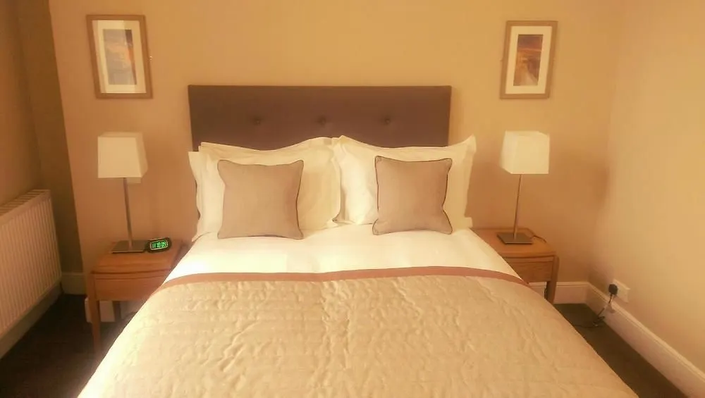 Aparthotel Fountain Court Apartments - Royal Garden Edinburgh
