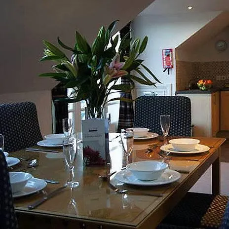 Aparthotel Fountain Court Apartments - Royal Garden Edinburgh