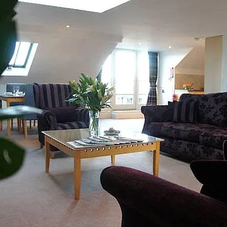 Aparthotel Fountain Court Apartments - Royal Garden Edinburgh