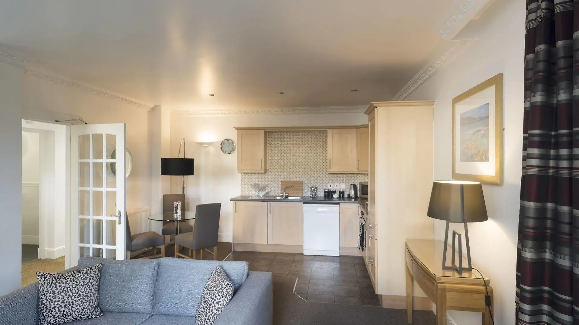 **** Aparthotel Fountain Court Apartments - Royal Garden Edinburgh United Kingdom