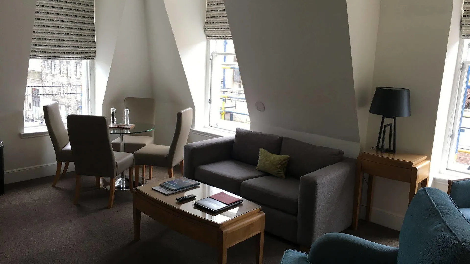 Aparthotel Fountain Court Apartments - Royal Garden Edinburgh