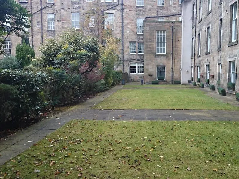 Fountain Court Apartments - Royal Garden Edinburgh Aparthotel