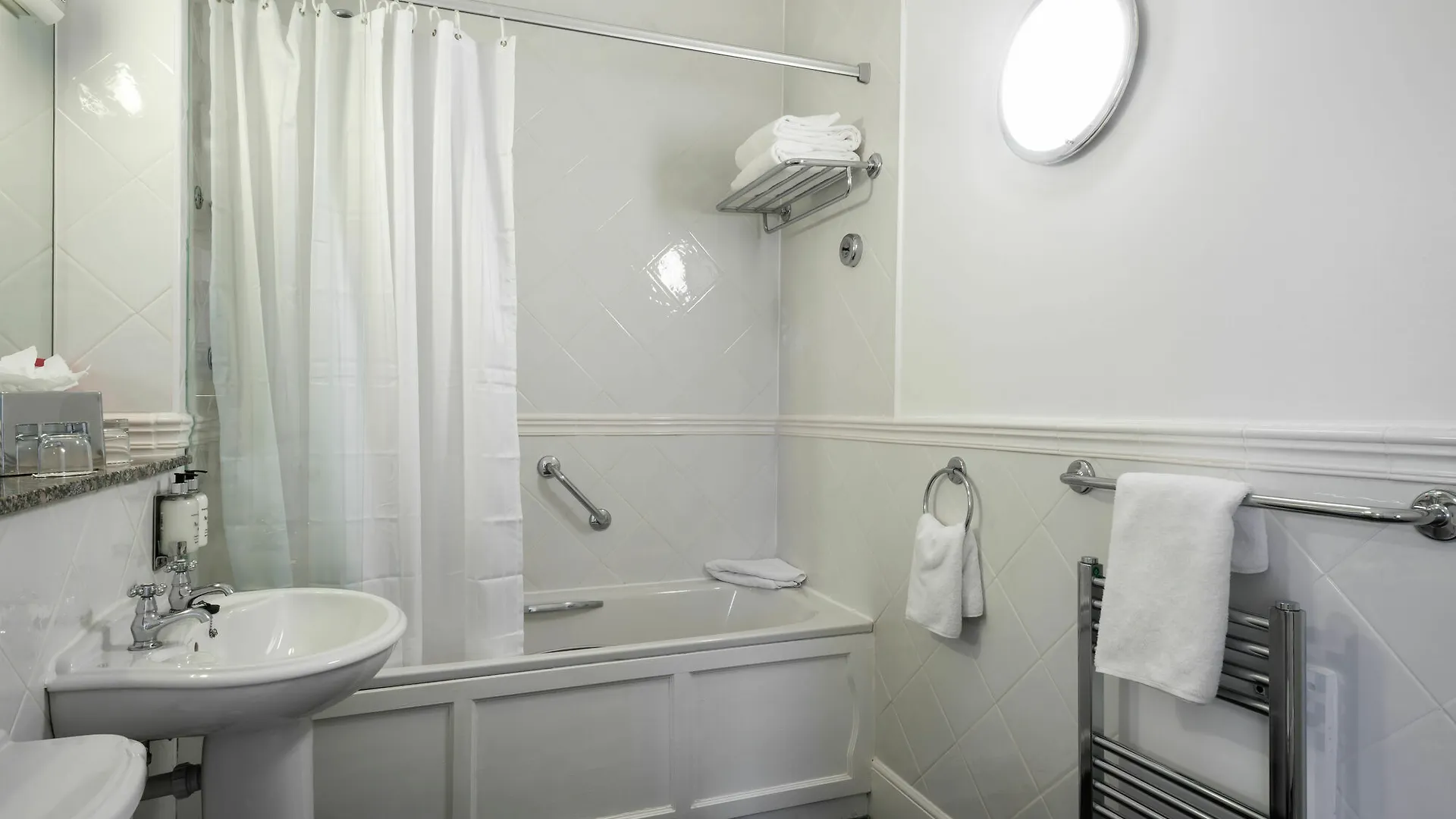Fountain Court Apartments - Royal Garden Edinburgh 4*,  United Kingdom